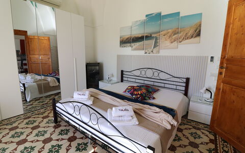 Galene'S Home: Meubilair, Flooring, Verdieping, Interieur Ontwerp, Slaapkamer, Kamer, Stoel, Appartement, Bed, Linens