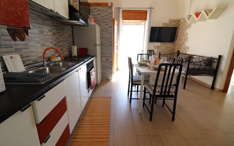 Galene'S Home: Meubilair, Flooring, Interieur Ontwerp, Verdieping, Stoel, Keuken En Eettafel, Tafel, Kamer, Keuken, Major Appliance