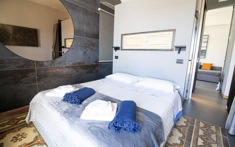 C-Home Historic House: Meubilair, Interieur Ontwerp, Verdieping, Slaapkamer, Bed, Flooring, Laken, Bedding, Bed Frame, Appartement
