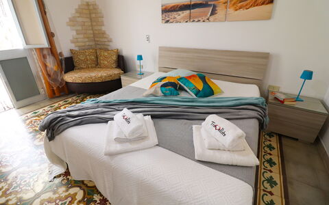 Kyma'S House: Meubilair, Slaapkamer, Verdieping, Bed, Flooring, Textiel, Linens, Interieur Ontwerp, Laken, Bedding