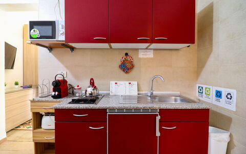 Kyma'S House: Toestel Van De Keuken, Keuken, Major Appliance, Countertop, Gootsteen, Cabinetry, Wastafel, Meubilair, Small Appliance, Loodgieterswerkinrichting