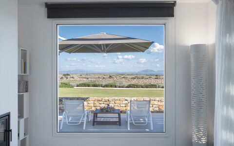 Villa Carovi: Meubilair, Stoel, Schaduw, Buitenmeubels, Kust, Buitentafel, Keuken En Eettafel, Kamerplant, Balkon, Eco Hotel