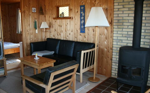 Rohan - 800M from the Sea: Huis, Dak, Huis, Deur, Verblijf, Schaduw, Tuin, Groundcover, Veranda, Werf