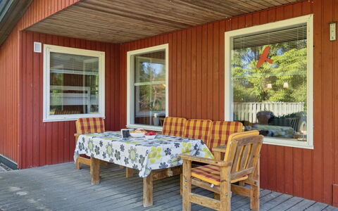 Sigge - 5Km from the Sea: Hout, Huis, Veranda, Dek, Hardwood, Dak, Beits, Houten Vloer, Eco Hotel