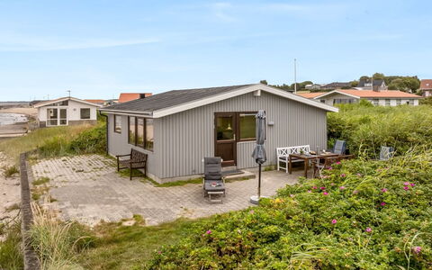 Signhild - 5M to the Fjord: Hout, Huis, Verblijf, Huis, Dak, Landelijk Gebied, Siding, Blokhut, Garden Gebouwen, Hardwood