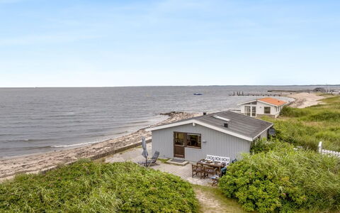 Signhild - 5M to the Fjord: Hout, Huis, Verblijf, Huis, Dak, Landelijk Gebied, Siding, Blokhut, Garden Gebouwen, Hardwood