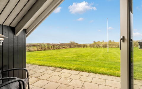 Arold - 600M to the Fjord: Gras, Land Lot, Gazon, Landscaping, Tuin, Schaduw, Werf, Hardwood, Beits, Kunstgras