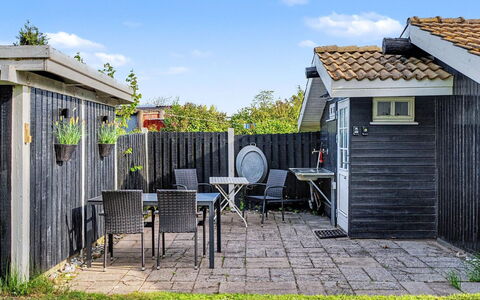 Kato - 125M from the Sea: Dak, Huis, Huis, Verblijf, Siding, Landgoed, Oprit, Garden Gebouwen, Werf, Schuur