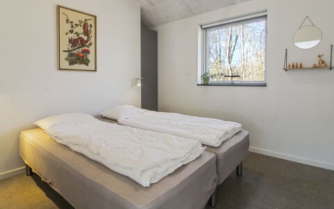 Biergh - 30Km from the Sea: Muur, Slaapkamer, Bed, Plafond, Bedding, Laken, Bed Frame, Daylighting, Gips, Matras