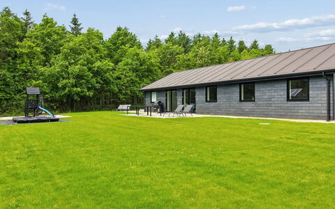 Biergh - 30Km from the Sea: Gras, Dak, Plain, Grasland, Land Lot, Gazon, Groundcover, Tuin, Verblijf, Weide