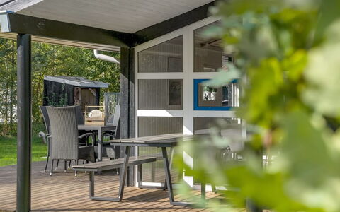 Inga - 300M from the Sea: Huis, Dak, Huis, Verblijf, Struik, Groundcover, Landgoed, Boerderij, Siding, Garden Gebouwen
