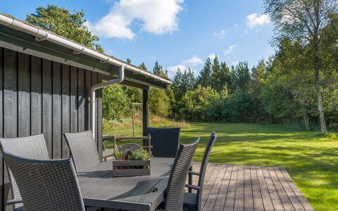 Inga - 300M from the Sea: Huis, Dak, Huis, Verblijf, Struik, Groundcover, Landgoed, Boerderij, Siding, Garden Gebouwen