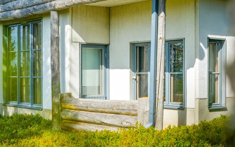 Rukatunturintie 8 G2: Struik, Huis, Verblijf, Tuin, Landgoed, Schuifraam, Schaduw, Werf, Landscaping, Siding
