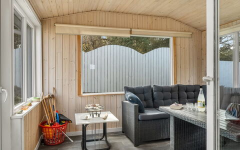 Thorsmod - 1.8Km from the Sea: Meubilair, Hout, Interieur Ontwerp, Flooring, Verdieping, Stoel, Kamer, Plafond, Woonkamer, Appartement