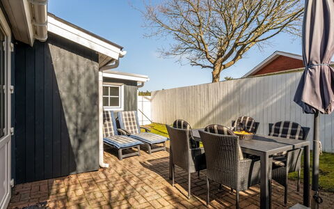 Thorsmod - 1.8Km from the Sea: Meubilair, Hout, Interieur Ontwerp, Flooring, Verdieping, Stoel, Kamer, Plafond, Woonkamer, Appartement