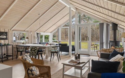 Saija - 2.1Km from the Sea: Meubilair, Interieur Ontwerp, Hout, Plafond, Stoel, Flooring, Woonkamer, Verdieping, Keuken En Eettafel, Houten Vloer