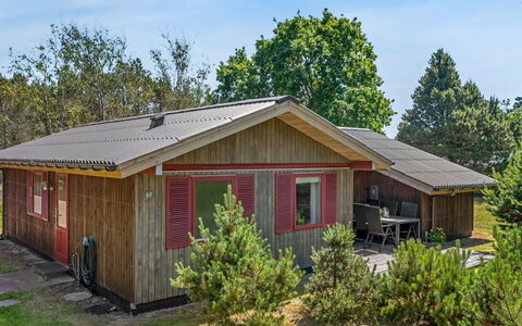 Leonor - 1.8Km from the Sea: Huis, Dak, Huis, Deur, Verblijf, Schaduw, Tuin, Groundcover, Veranda, Werf