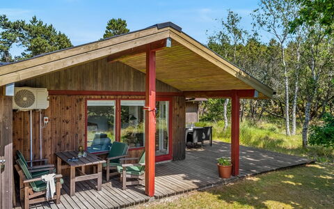 Leonor - 1.8Km from the Sea: Huis, Dak, Huis, Deur, Verblijf, Schaduw, Tuin, Groundcover, Veranda, Werf
