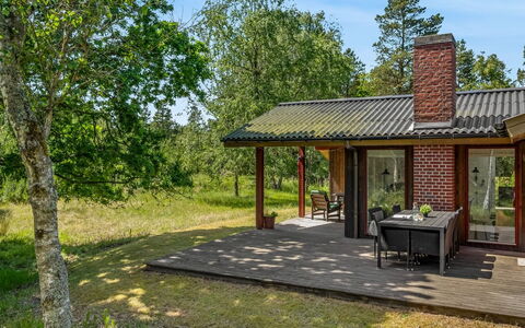Leonor - 1.8Km from the Sea: Huis, Dak, Huis, Deur, Verblijf, Schaduw, Tuin, Groundcover, Veranda, Werf