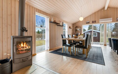 Vilhelm - 7.5Km from the Sea: Hout, Flooring, Verdieping, Houten Vloer, Meubilair, Huishoudapparatuur, Hardwood, Haard, Woonkamer, Laminaatvloer