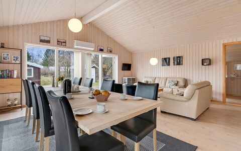 Vilhelm - 7.5Km from the Sea: Hout, Huis, Plafond, Interieur Ontwerp, Meubilair, Houten Vloer, Keuken En Eettafel, Woonkamer, Hardwood, Verblijf