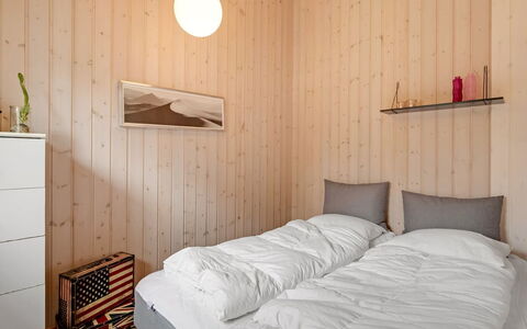 Vilhelm - 7.5Km from the Sea: Slaapkamer, Bed, Hout, Interieur Ontwerp, Laken, Flooring, Verdieping, Bedding, Meubilair, Plafond