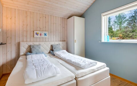 Vilhelm - 7.5Km from the Sea: Slaapkamer, Hout, Bed, Interieur Ontwerp, Laken, Bedding, Plafond, Verdieping, Flooring, Bed Frame