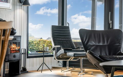 Gertina - 100M from the Sea: Meubilair, Flooring, Interieur Ontwerp, Stoel, Verdieping, Hout, Houten Vloer, Woonkamer, Kamer, Laminaatvloer