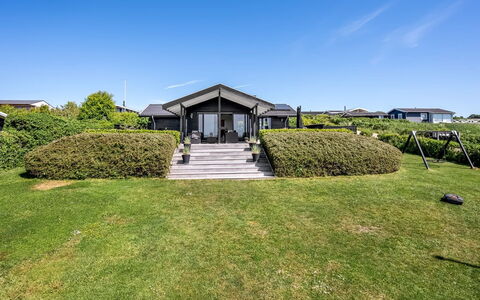 Gertina - 100M from the Sea: Lucht, Dak, Landgoed, Gazon, Schaduw, Landscaping, Villa, Werf, Herenhuis, Gang