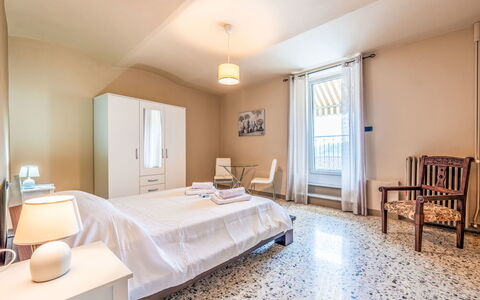 Nonna Maria del Pio: Interieur Ontwerp, Muur, Flooring, Verdieping, Meubilair, Hout, Plafond, Kamer, Slaapkamer, Bed