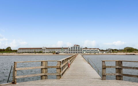 Alegränd: Woongebied, Huis, Huis, Deur, Appartement, Voorstad, Balkon, Binnenplaats, Werf, Oprit