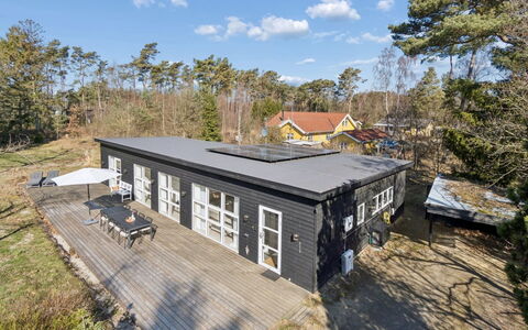 Svenja - 300M from the Sea: Plafond, Flooring, Interieur Ontwerp, Verdieping, Samengesteld Materiaal, Meubilair, Toevlucht, Hotel, Ontwerp, Daylighting