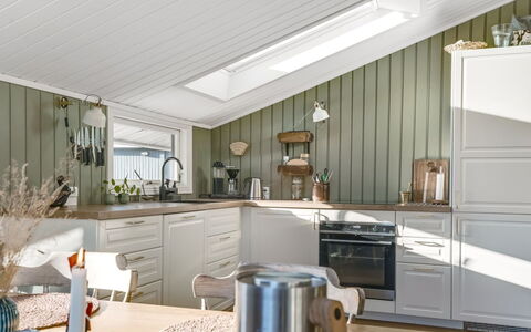 Bedrija - from the Sea: Hout, Interieur Ontwerp, Plafond, Flooring, Keuken, Countertop, Meubilair, Cabinetry, Lichte Inrichting, Toestel Van De Keuken