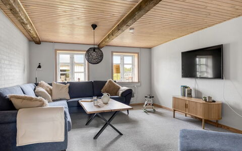 Nette - 15Km from the Sea: Meubilair, Interieur Ontwerp, Flooring, Hout, Bankstel, Verdieping, Plafond, Woonkamer, Huis, Kamer