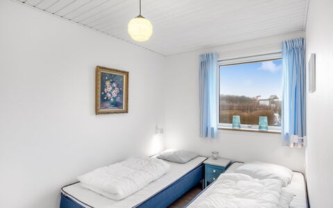 Heida - 1.5Km from the Sea: Slaapkamer, Bed, Bedding, Laken, Bed Frame, Matras, Daylighting, Hotel, Freezing, Slaapzaal