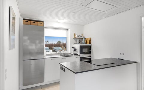 Heida - 1.5Km from the Sea: Keuken, Hout, Flooring, Toestel Van De Keuken, Verdieping, Plafond, Countertop, Major Appliance, Interieur Ontwerp, Cabinetry
