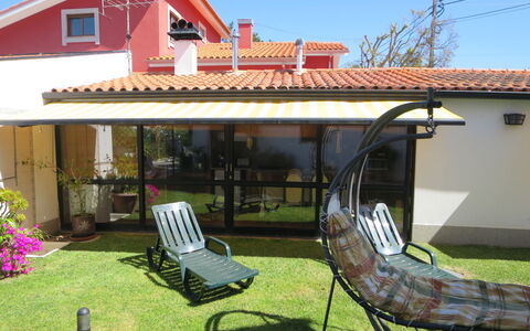 Vivenda Rafael: Meubilair, Bloempot, Schaduw, Luifel, Veranda, Kamerplant, Outdoor Structuur, Tuin, Werf, Balkon