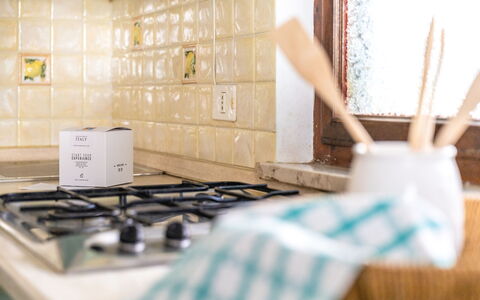 Veranda sul Conero: Keuken, Toestel Van De Keuken, Fornuis, Tegel, Countertop, Fornuis, Gasfornuis, Major Appliance, Cooktop, Huishoudapparatuur