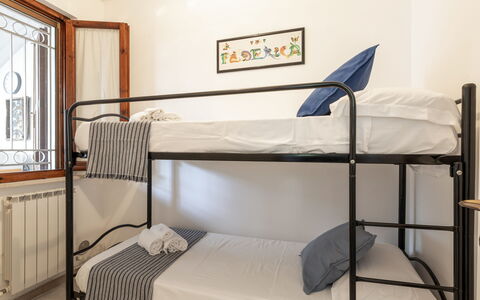 Veranda sul Conero: Slaapkamer, Bed, Meubilair, Bedding, Laken, Interieur Ontwerp, Bed Frame, Verdieping, Linens, Stapelbed