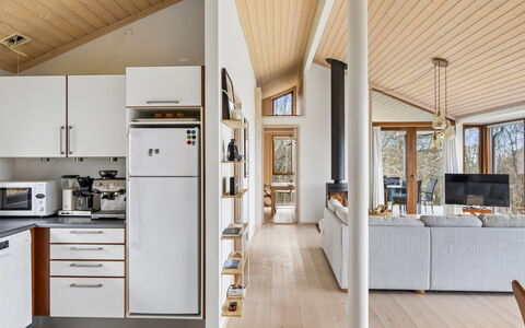 Heike - 650M from the Sea: Interieur Ontwerp, Flooring, Hout, Plafond, Verdieping, Meubilair, Houten Vloer, Huis, Kamer, Woonkamer