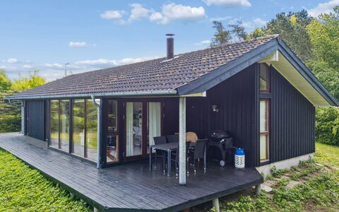 Heike - 650M from the Sea: Hout, Huis, Dak, Huis, Verblijf, Deur, Siding, Landelijk Gebied, Veranda, Garden Gebouwen