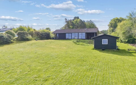 Heike - 650M from the Sea: Gras, Grasland, Huis, Plain, Struik, Verblijf, Dak, Huis, Land Lot, Landschap