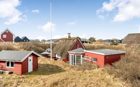 Reika - 500M from the Sea: Meubilair, Hout, Interieur Ontwerp, Flooring, Verdieping, Stoel, Kamer, Plafond, Woonkamer, Appartement