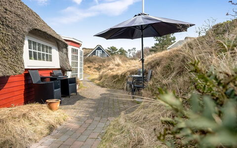 Reika - 500M from the Sea: Meubilair, Hout, Interieur Ontwerp, Flooring, Verdieping, Stoel, Kamer, Plafond, Woonkamer, Appartement