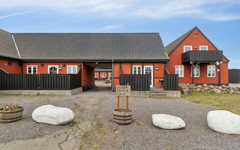 Hinrich - 4.5Km from the Sea: Architectuur, Dak, Huis, Samengesteld Materiaal, Daylighting, Siding, Oprit