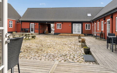 Hinrich - 4.5Km from the Sea: Architectuur, Dak, Huis, Samengesteld Materiaal, Daylighting, Siding, Oprit