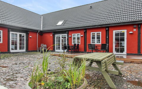 Hinrich - 4.5Km from the Sea: Architectuur, Dak, Huis, Samengesteld Materiaal, Daylighting, Siding, Oprit