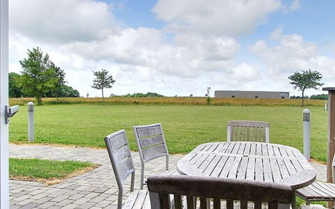 Hinrich - 4.5Km from the Sea: Architectuur, Dak, Huis, Samengesteld Materiaal, Daylighting, Siding, Oprit
