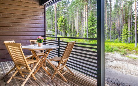 Villa Lumo: Hout, Meubilair, Dek, Houten Vloer, Hardwood, Glas, Buitenmeubels, Stoel, Beits, Veranda
