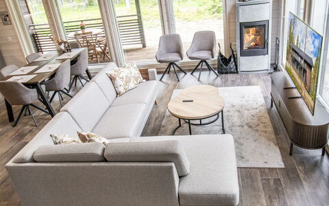 Villa Lumo: Huis, Meubilair, Woonkamer, Bankstel, Appartement, Houten Vloer, Stoel, Koffietafel